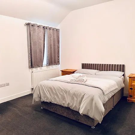 Stylish 1 Bedroom Flat In The Heart Of Staines Exterior foto