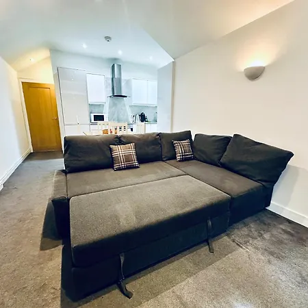 Stylish 1 Bedroom Flat In The Heart Of Staines Exterior foto