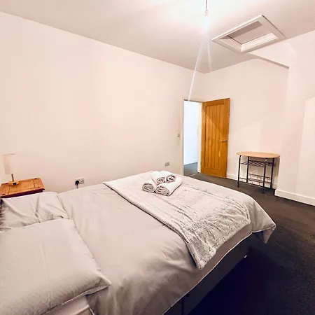 Stylish 1 Bedroom Flat In The Heart Of Staines Exterior foto