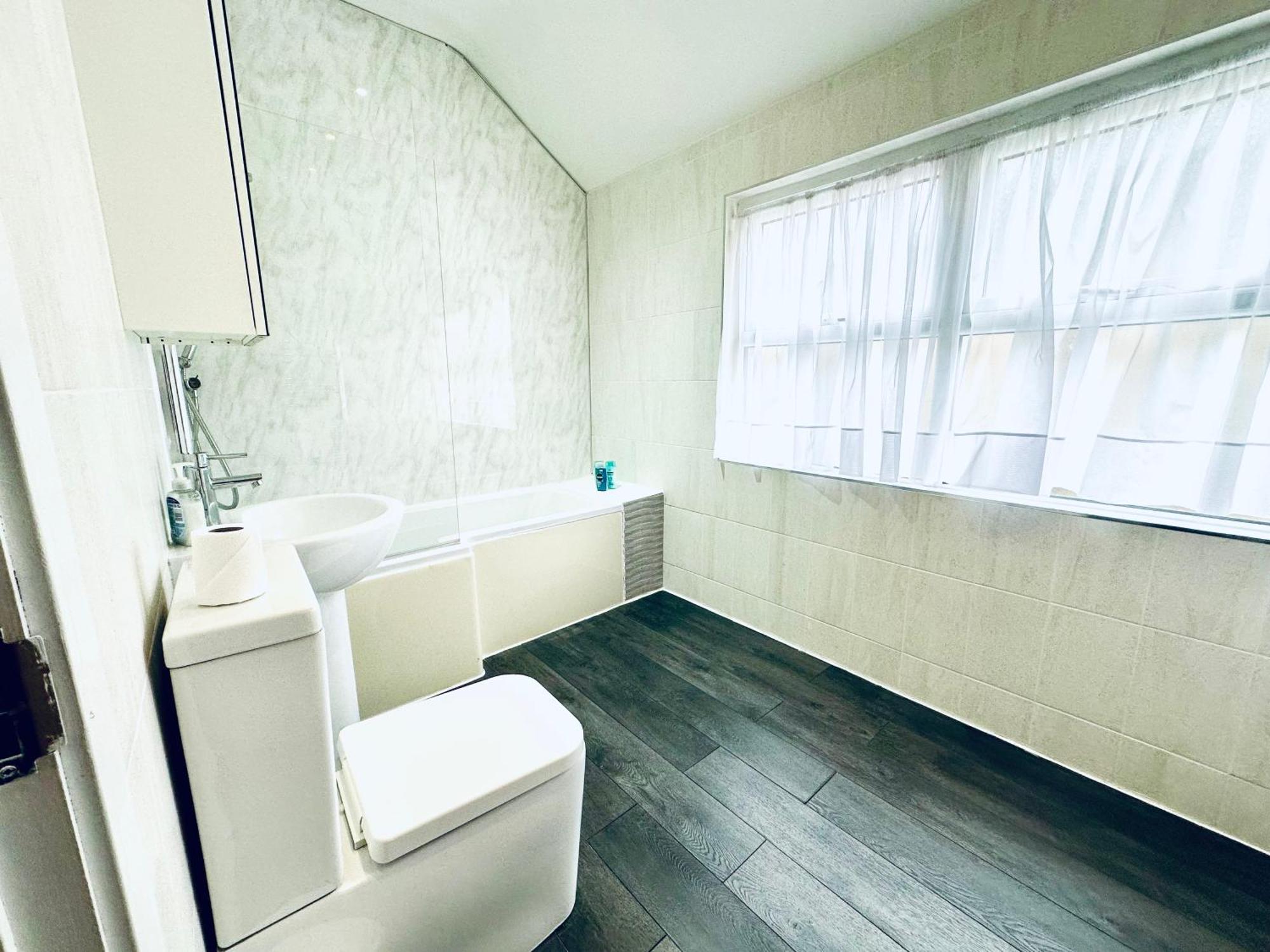 Stylish 1 Bedroom Flat In The Heart Of Apartment