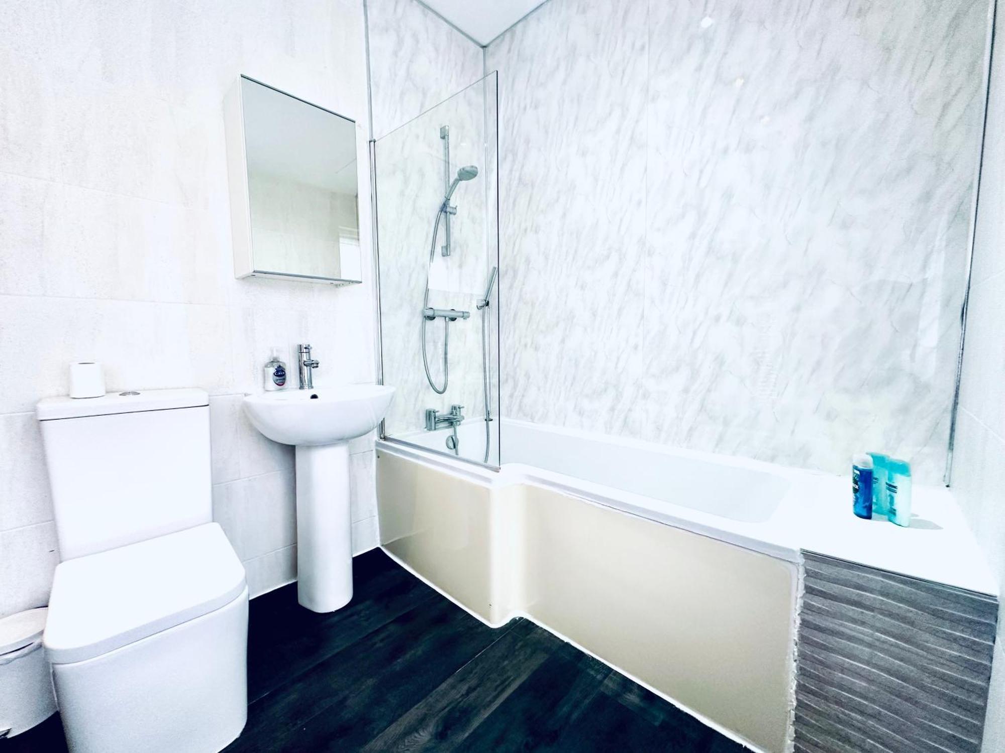 Stylish 1 Bedroom Flat In The Heart Of Apartment